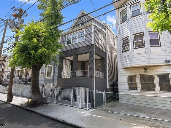 2nd image of 164 Parker St