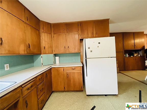 5th image of 608 Andrews St