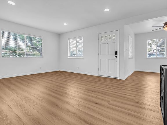 3rd image of 2502 S Olive St
