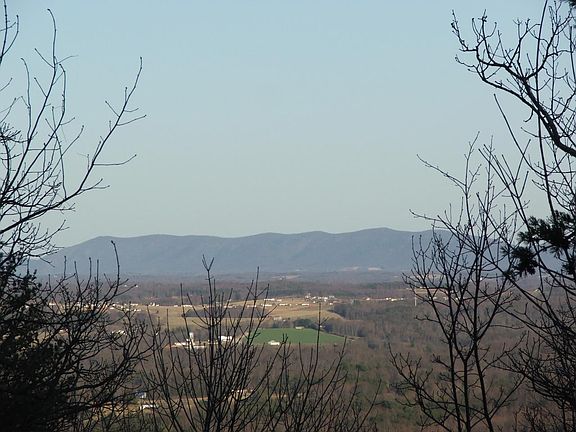 5th image of 33 Summit Dr