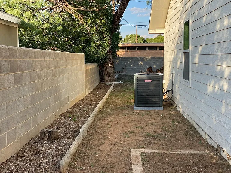1506 Edwards St — Photo 33
