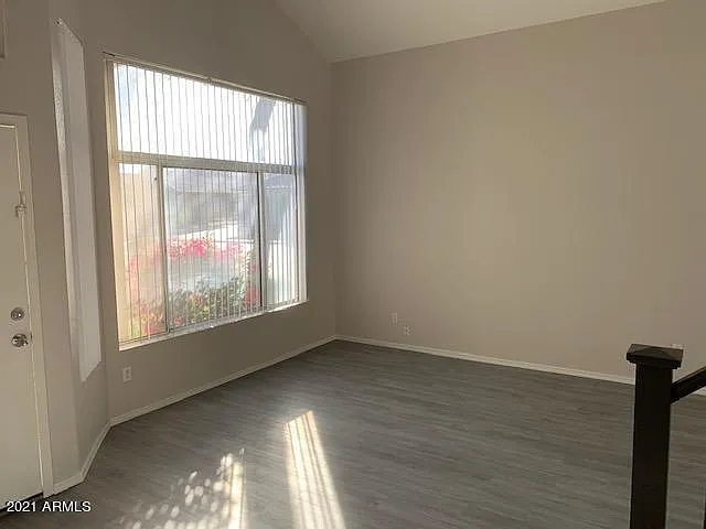 442 W El Freda Rd — Photo 4
