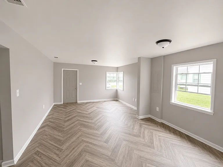111 13th St E #111 — Photo 5