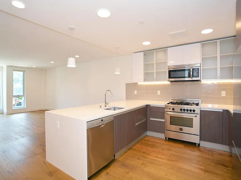 1450 15th St #203 — Photo 3