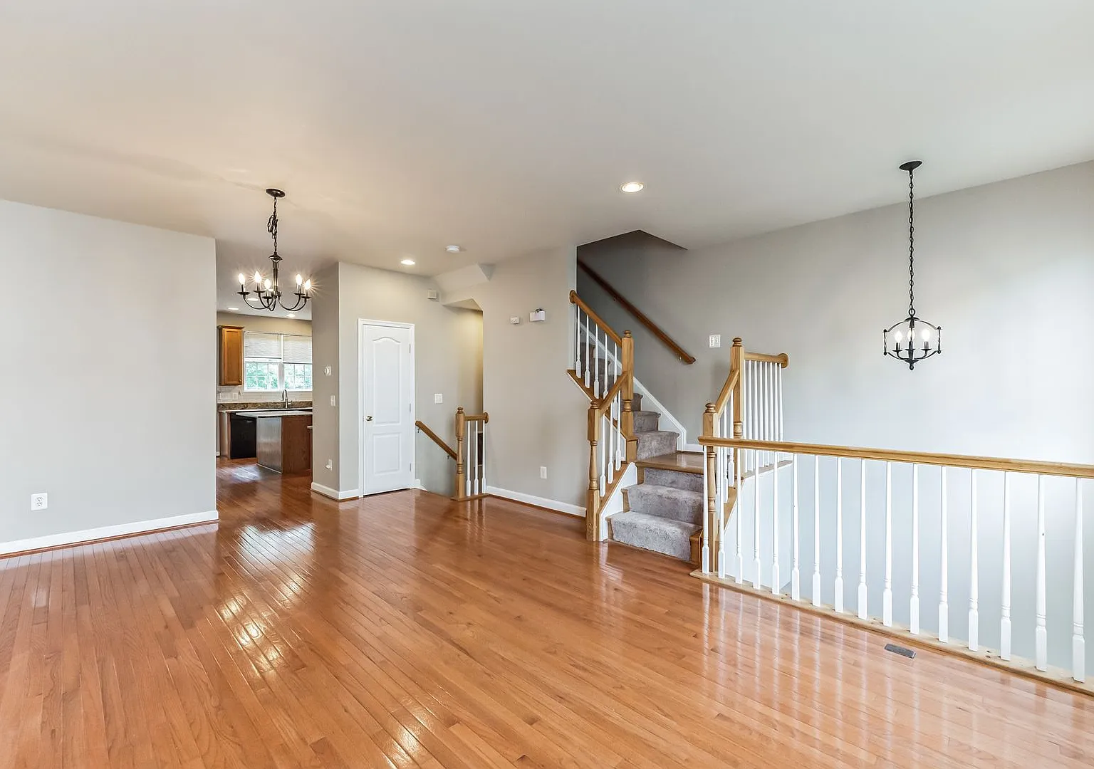 Stunning 3Bd/3.5Bth TH in the Serene Grove at Huntley Meadows Community! — Photo 2