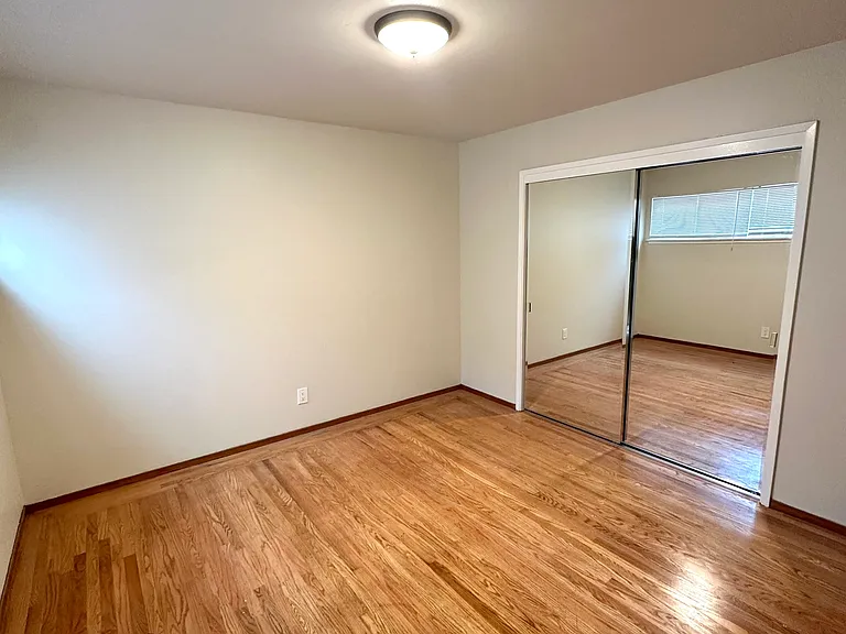 2609 Judah St #15 — Photo 4