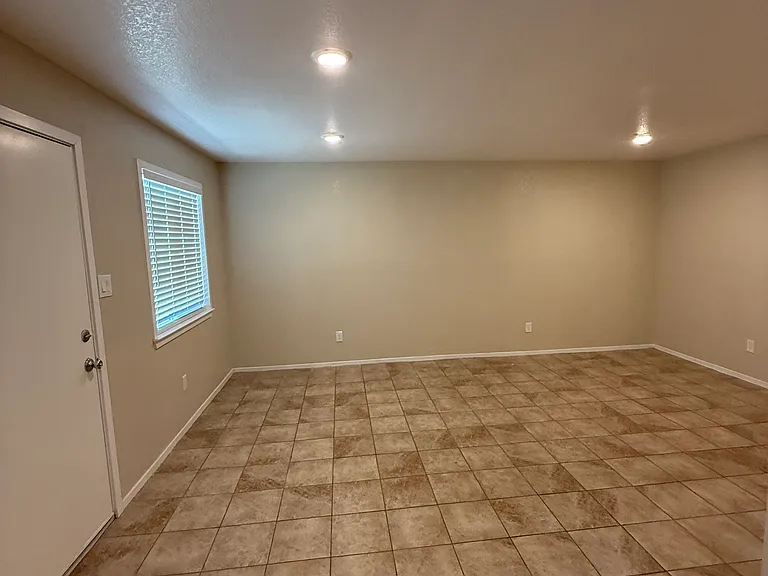 1343 E Fedora Ave — Photo 1