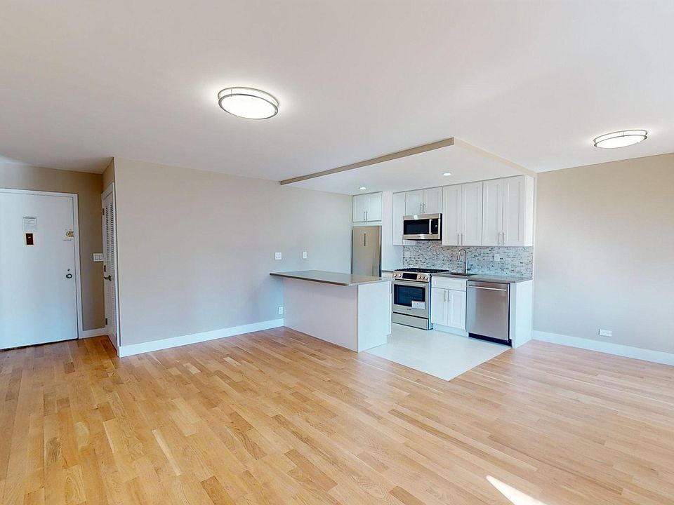 1st image of 310 Greenwich St APT 30D