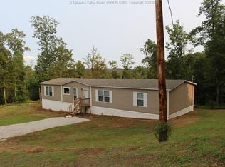 688 Coleman Creek Rd, Hurricane, WV 25526