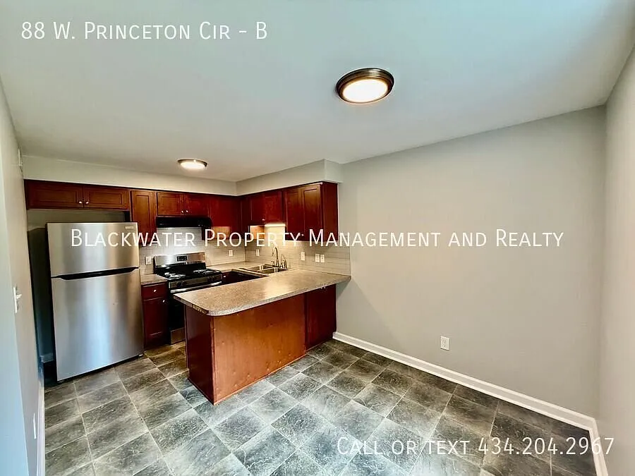 Move-In Special! 2 Bedroom Apartment — Photo 3