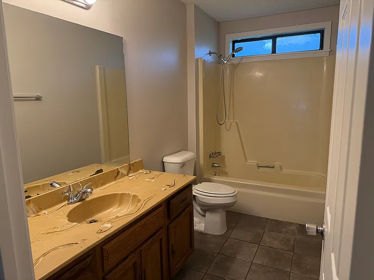 100 Sherry Ln #6 — Photo 8