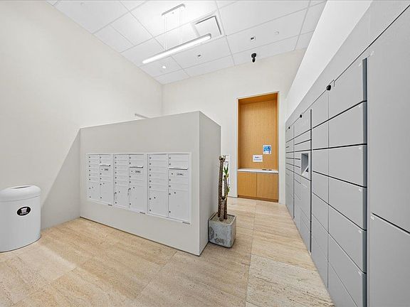 4th image of 313 W 17th St #2701