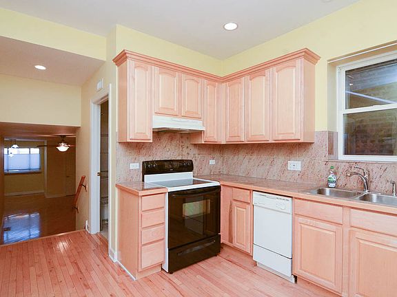 4th image of 2439 W Augusta Blvd #1