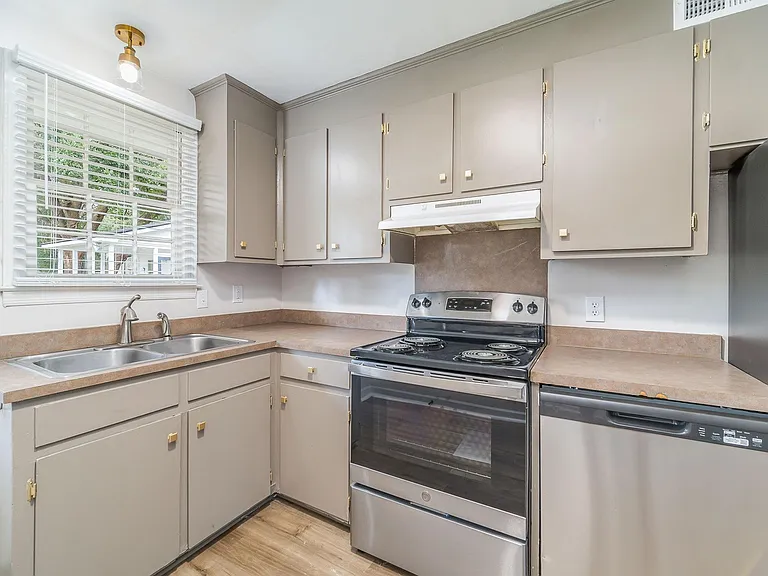 1632 Jessamine Rd #G — Photo 7
