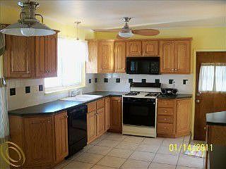 5th image of 946 Trombley Dr