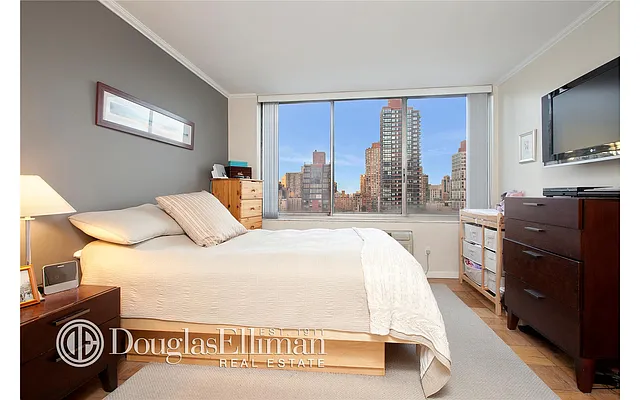 Rented by Douglas Elliman | media 8