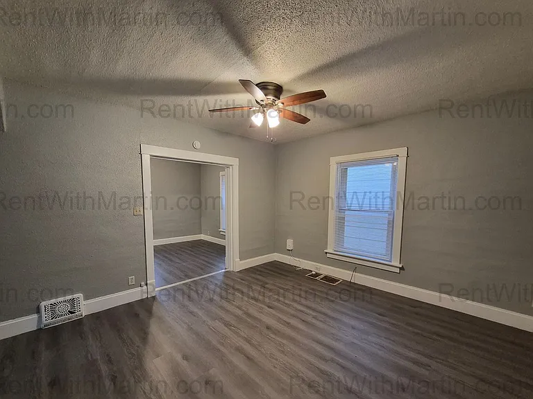 1404 W 2nd St — Photo 2