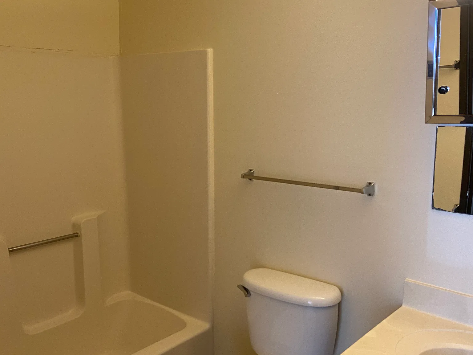 2 bed, $825 — Photo 2