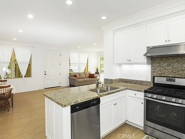 41 Kempton — Photo 10