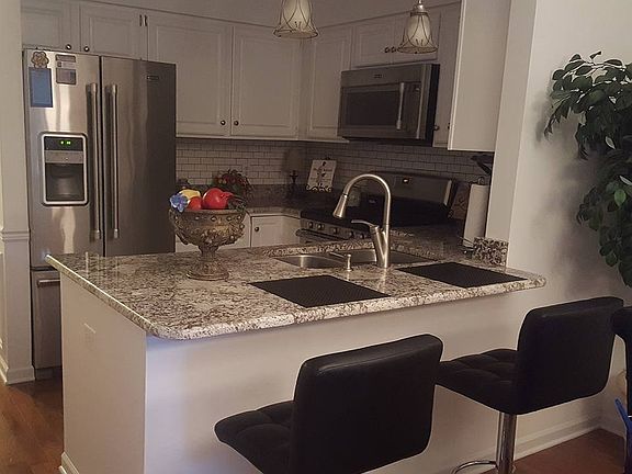 kitchen an eat @ counter top