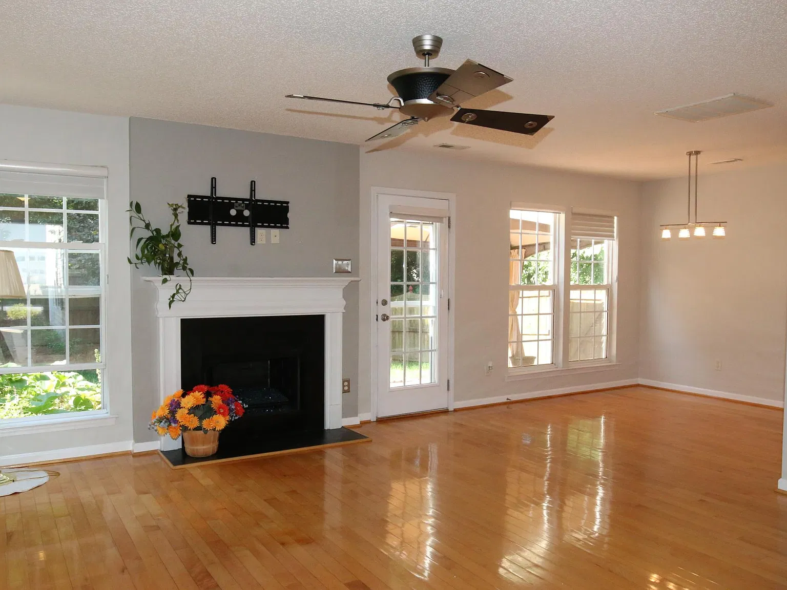 5010 Silabert Ave — Photo 4