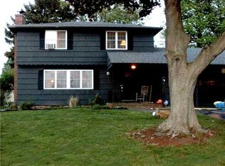 16 Highview Dr, Rochester, NY 14609