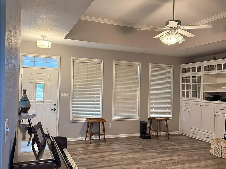 5600 FM 1466 — Photo 29