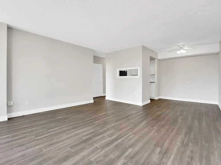 425 Simcoe St — Photo 11