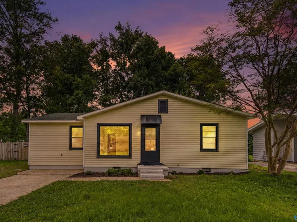 1703 Buena Vista Cir SE, Decatur, AL 35601