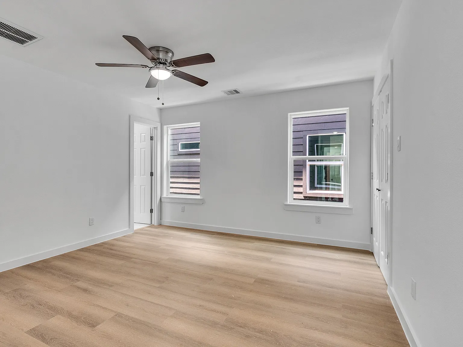 3 bed, 2.5 bath, 11500 sqft, $1,699 — Photo 4
