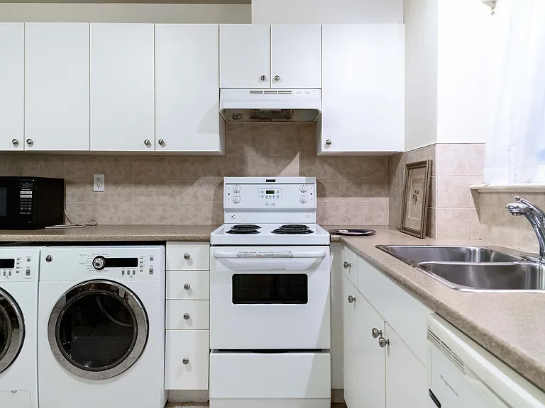 2321 Jefferson Ave — Photo 6
