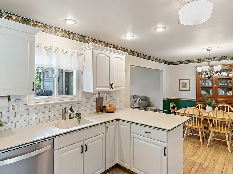 30215 Stockton Ave — Photo 4