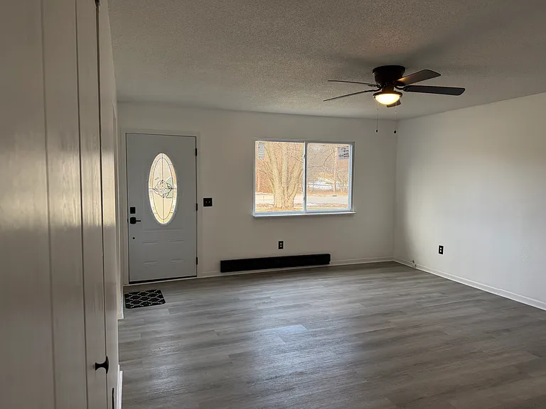 4837 W Bancroft St — Photo 11