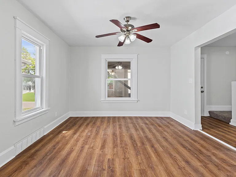 134 W Chestnut St — Photo 13