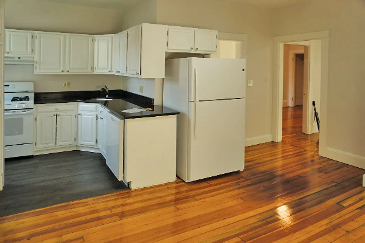 Building Photo - 335 Beacon St #3F