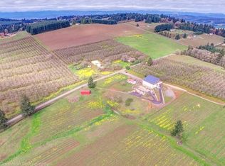 18350 NE Fairview Dr, Dundee, OR 97115