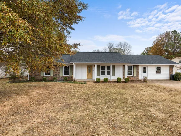 1403 Bullock St, Tuscumbia, AL 35674