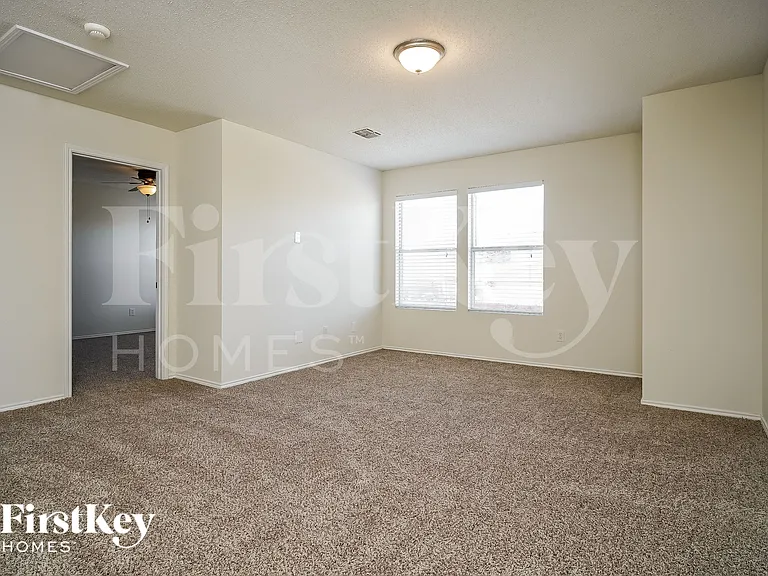 1464 Greenbrook Dr — Photo 7