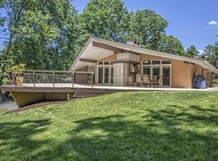 10 Meadowbrook Rd, Dover, MA 02030