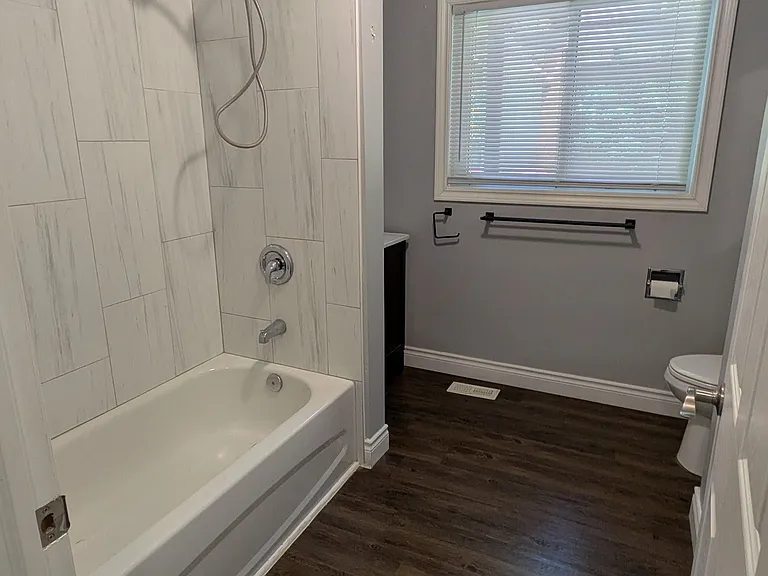 3204 Saint Paul Ave #MAIN FLOOR — Photo 15