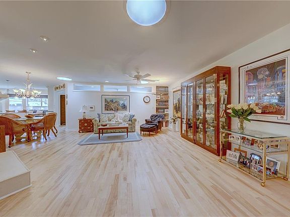 5th image of 3597 Oak Lake Dr
