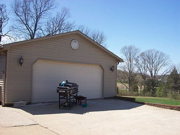 2nd image of 112 W Valley Dr