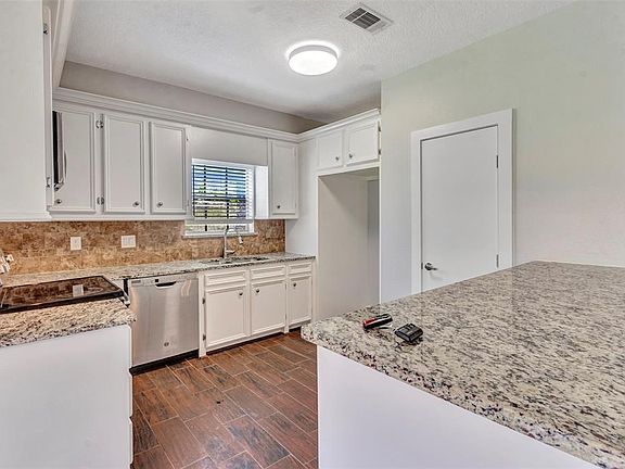 5th image of 18018 Bambriar Dr