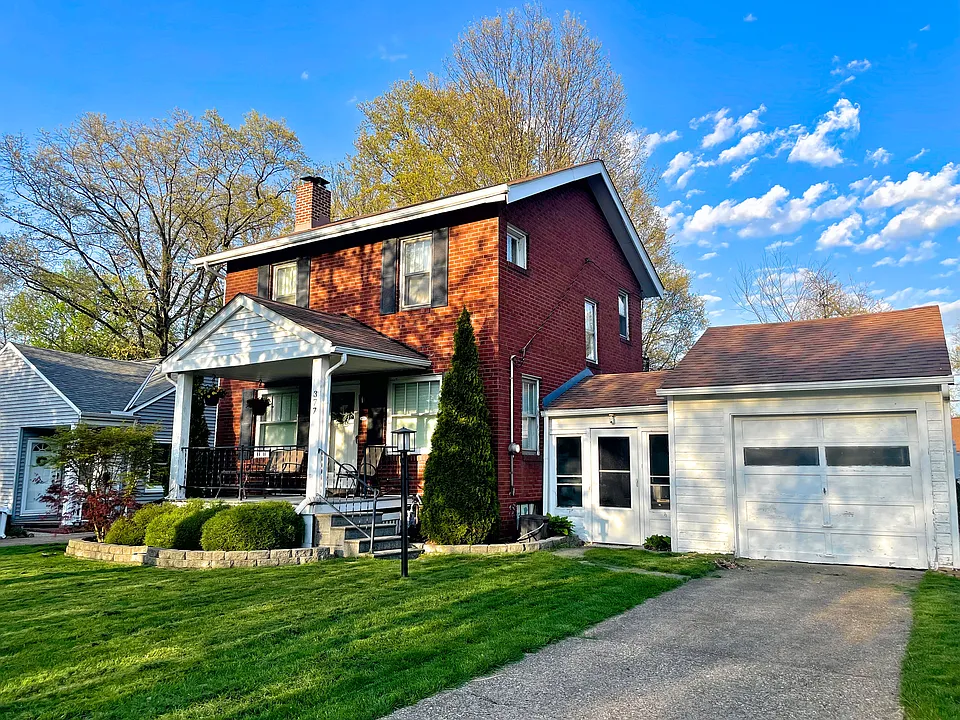 377 Parkside Dr