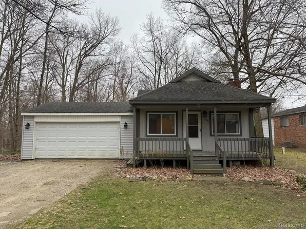 2976 Giddings Blvd, Highland, MI 48356