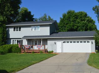 3244 Evergreen Cir N, Fargo, ND 58102
