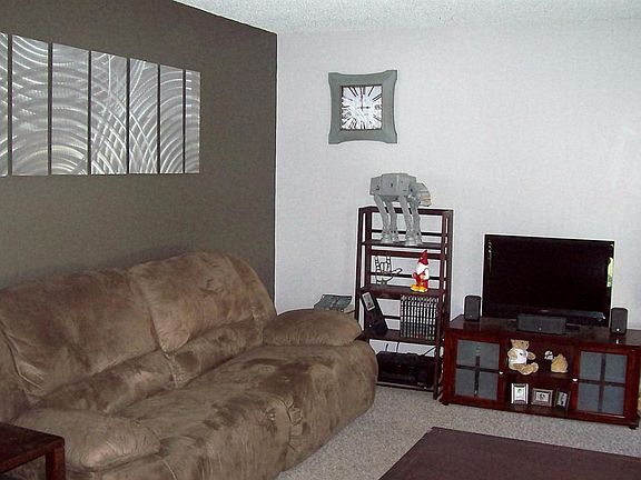 2nd image of 2201 Farley Pl