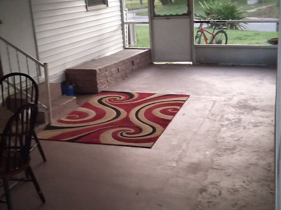 Screen porch entrance