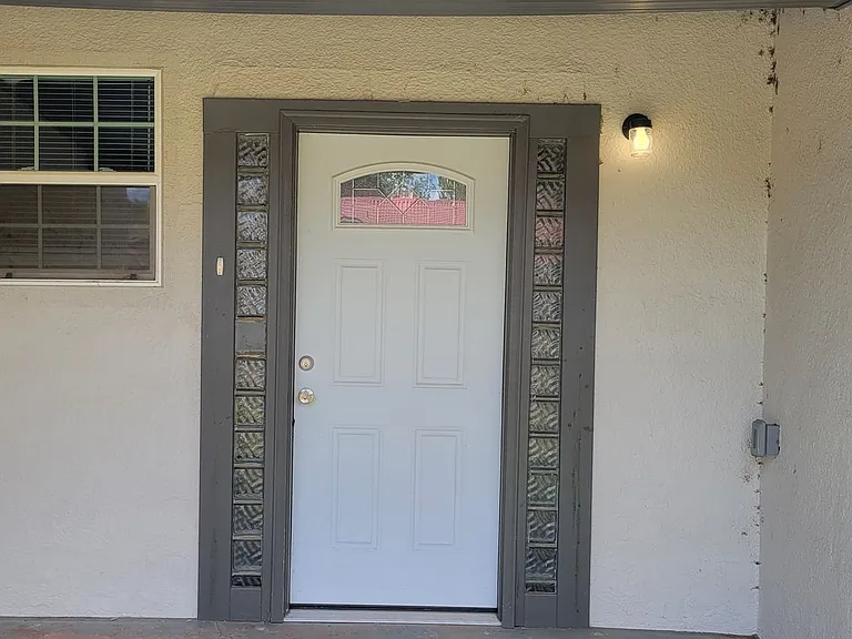 2112 Axtell St — Photo 3