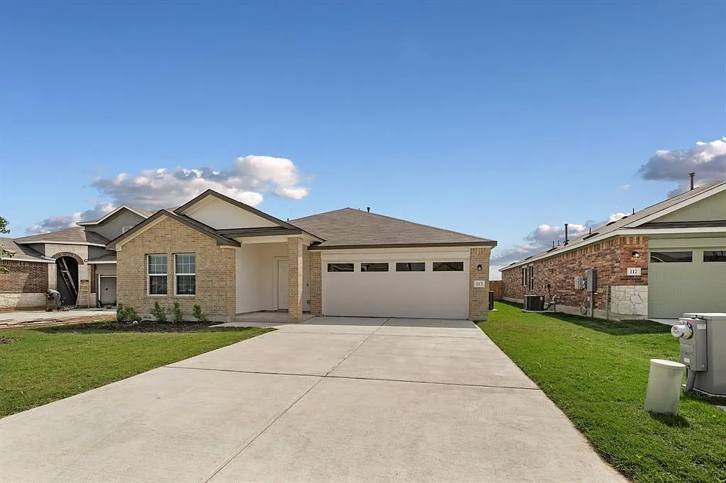 4 bed, 3.0 bath, 2356 sqft, $2,500 — Photo 2